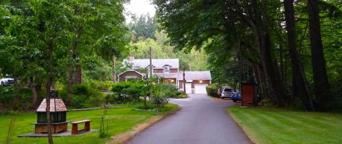 Malahat Bungalows Motel - Accommodation - Malahat