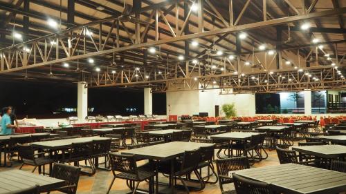 Restoran, Lotus Seaview Beach Resort in Bandar Penawar