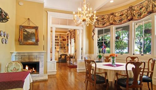 Lobby, Inn at Depot Hill in Capitola (CA)