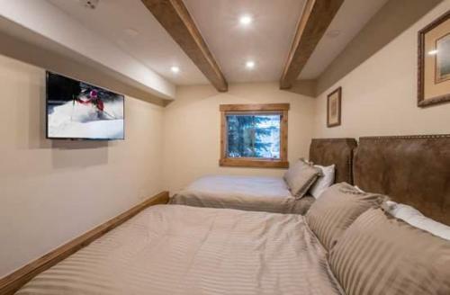 Villa Cortina with Access to Gondola - image 3