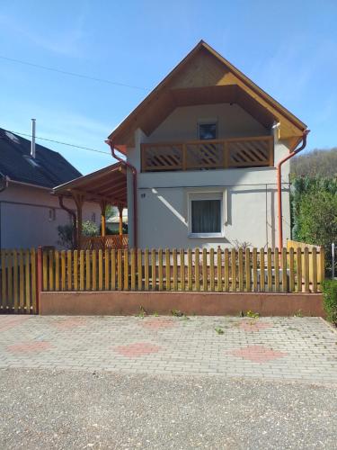  Sárgarigó Vendégház, Pension in Bogács