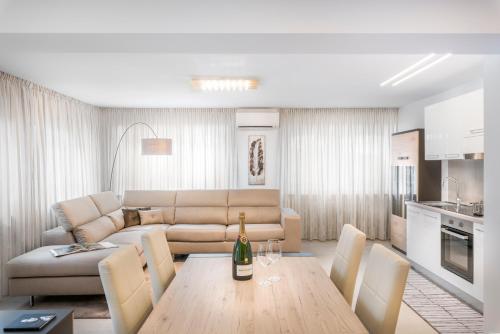 Fior Apartments Lofts - image 4