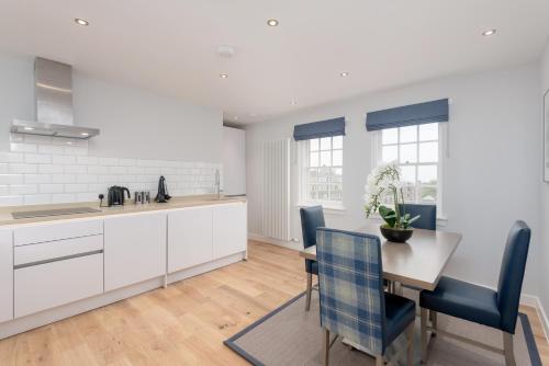 Destiny Scotland - Royal Mile Residence - main image
