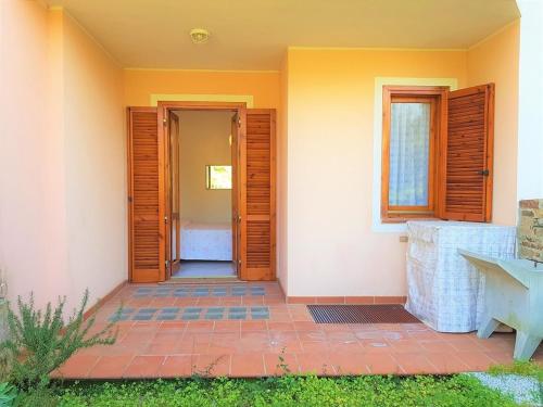 Sunny garden house 2