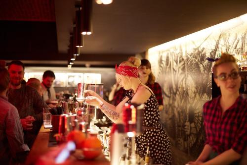 BANKHOTEL - image 11