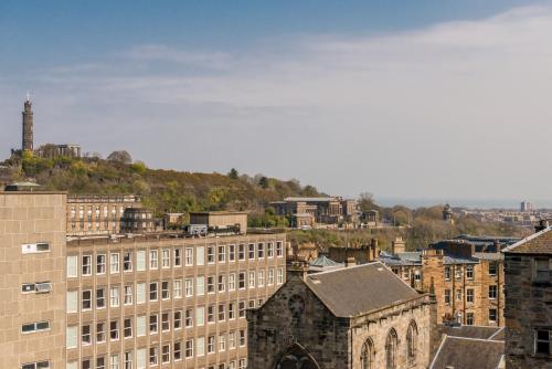 Destiny Scotland - Royal Mile Residence - image 5