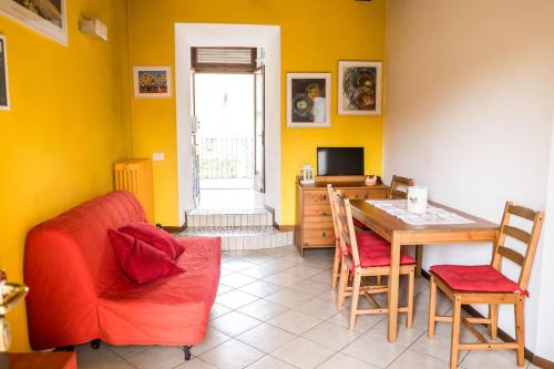  Colorful apartment very close to Orta Lake, Pension in San Maurizio dʼOpaglio bei Soriso