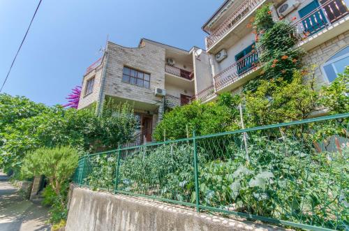 Apartment and Rooms Ivan - image 2