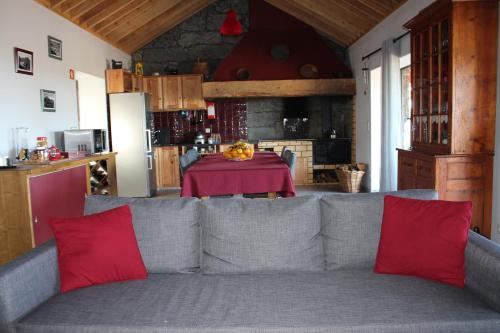 ห้องส่วนกลางสำหรับนั่งเล่น/ดูทีวี, Adega Fraga in ซานตาลูเซีย