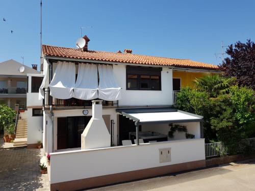 Auretta Apartment - image 10