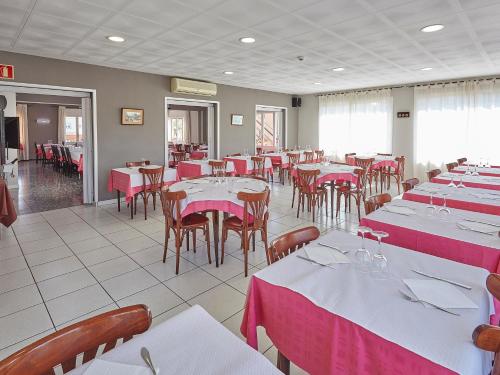 Étterem, Hostal Mas Ferrer in Cornella De Terri