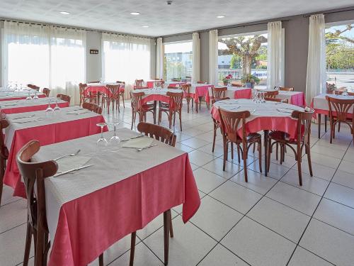 Étterem, Hostal Mas Ferrer in Cornella De Terri