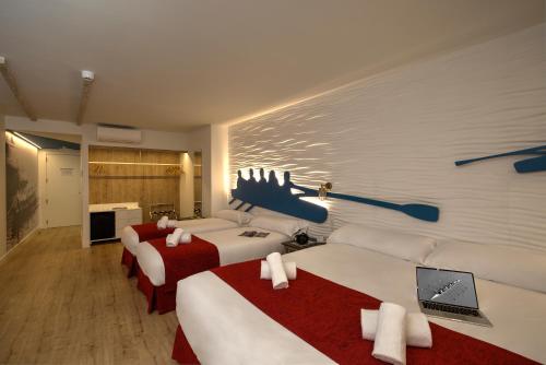 Quadruple Room image 7