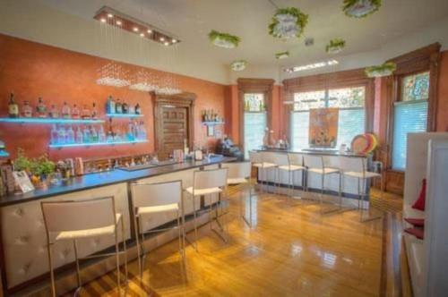 M&M Victorian Bed and Breakfast - image 6