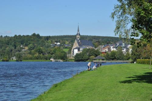  Les Doyards, Ferienwohnung in Vielsalm
