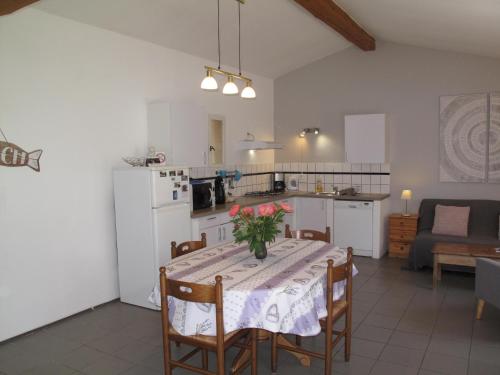 Residence Miro, gites climatises avec piscine et tennis