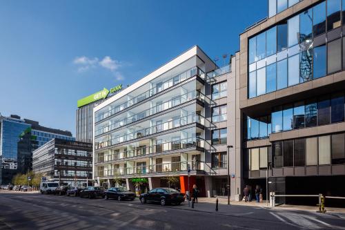 Apartments Warsaw Przyokopowa by Renters - image 13