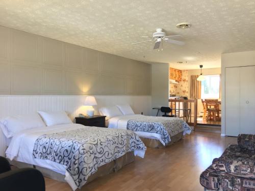 2 double beds