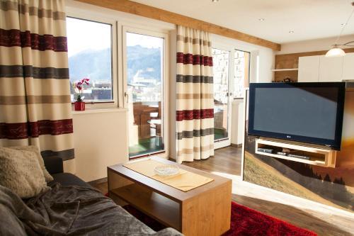 Apartment with Mountain View