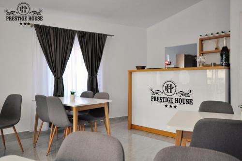 Pensiunea Prestige House in 阿爾傑什河畔庫爾泰亞