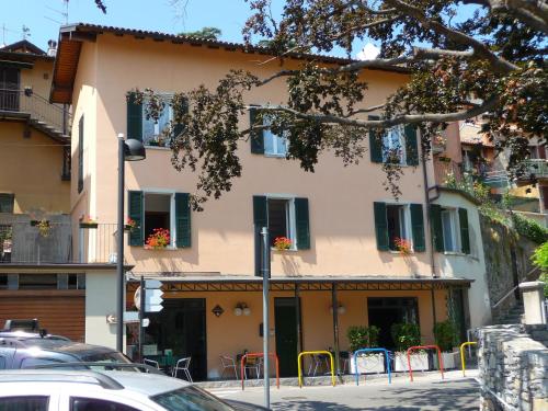  Locanda Volta, Pension in Brunate