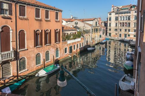 Ca' Meraviglia Canal View