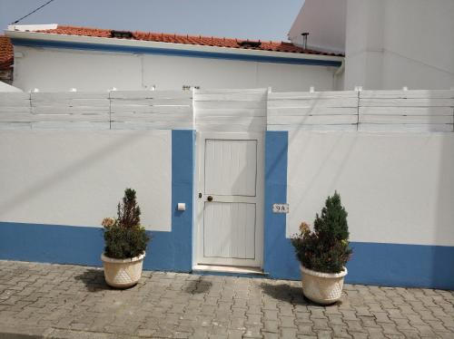  Mike's Guest House in Atouguia da Baleia
