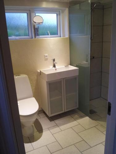 Bathroom, Lilleledgaard Apartment in Ringkobing