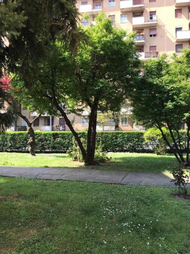 Bright Flat With Shared Garden