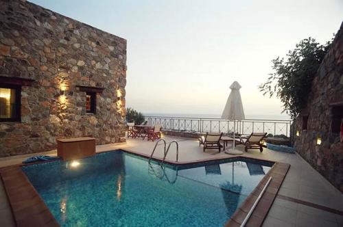  Villa Meliti is a luxury villa with the sea just a breath away., Ferienwohnung in AmigdhalokeFálion