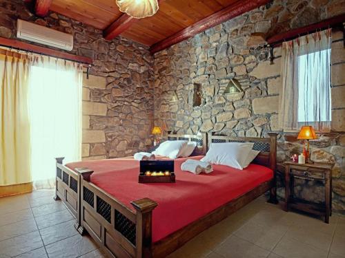  Villa Lefkothea is a luxury villa with its own pool overlooking the sea. in Livadia