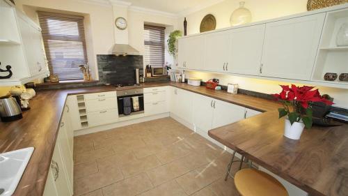 Lyndhurst Apartment, Langland, Mumbles, West Wales
