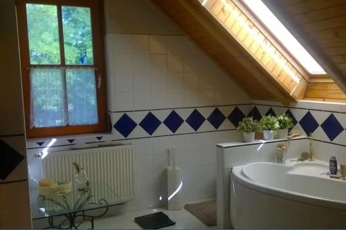 Cosy rooms on the lake near Budapest and the Airport