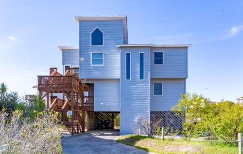 Lore Lynn By The Sea image