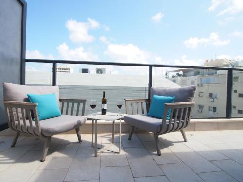 Junior Suite with Balcony image 5