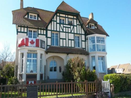 Bernières-sur-Mer Appartement chaleureux (Bernieres-sur-Mer Appartement chaleureux) in Bernieres-sur-Mer