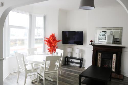 3 Fitzhamon Embankment APARTMENTS - image 12