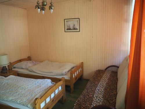 2 bedrooms, 5 beds