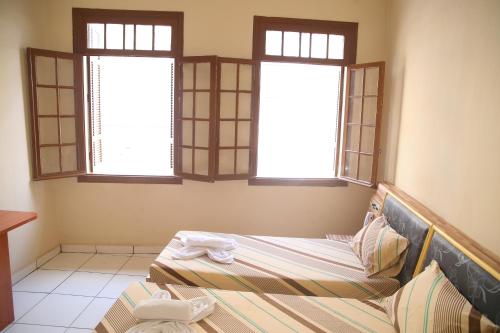 Budget Twin Room image 6