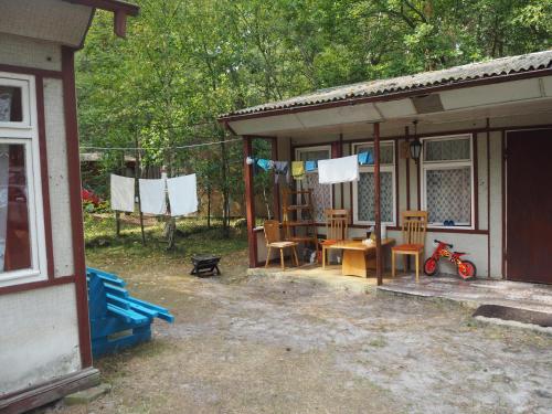 2 bedrooms, 6 beds