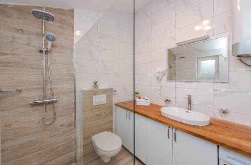 Bozi luxury house with jacuzzi - image 4