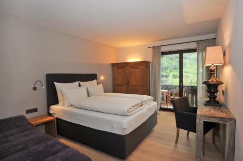Superior Double Room with Balcony