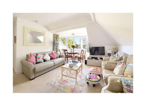 Rainbow 4BR duplex & luxury Spa option
