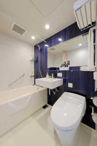 Twin Room(Two Small Double Beds) with Park View - Non-Smoking image 1