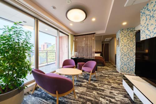 Suite(Two Double Beds) with Massage Chair and Balcony - Non-Smoking image 4