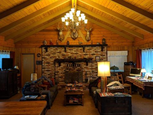 The Red Rooster Lodge - image 3