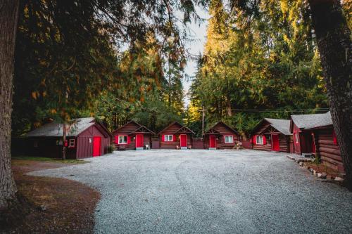 Gateway Inn & Cabins