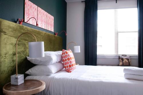 1BR South Congress Apt #2310 | Pool by WanderJaunt - image 5