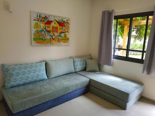 1 queen bed, 4 sofa beds