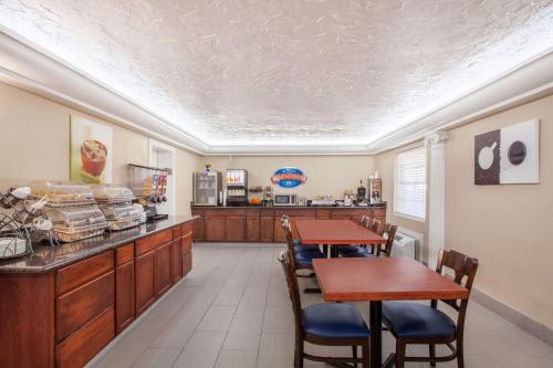 Baymont By Wyndham Lake City
